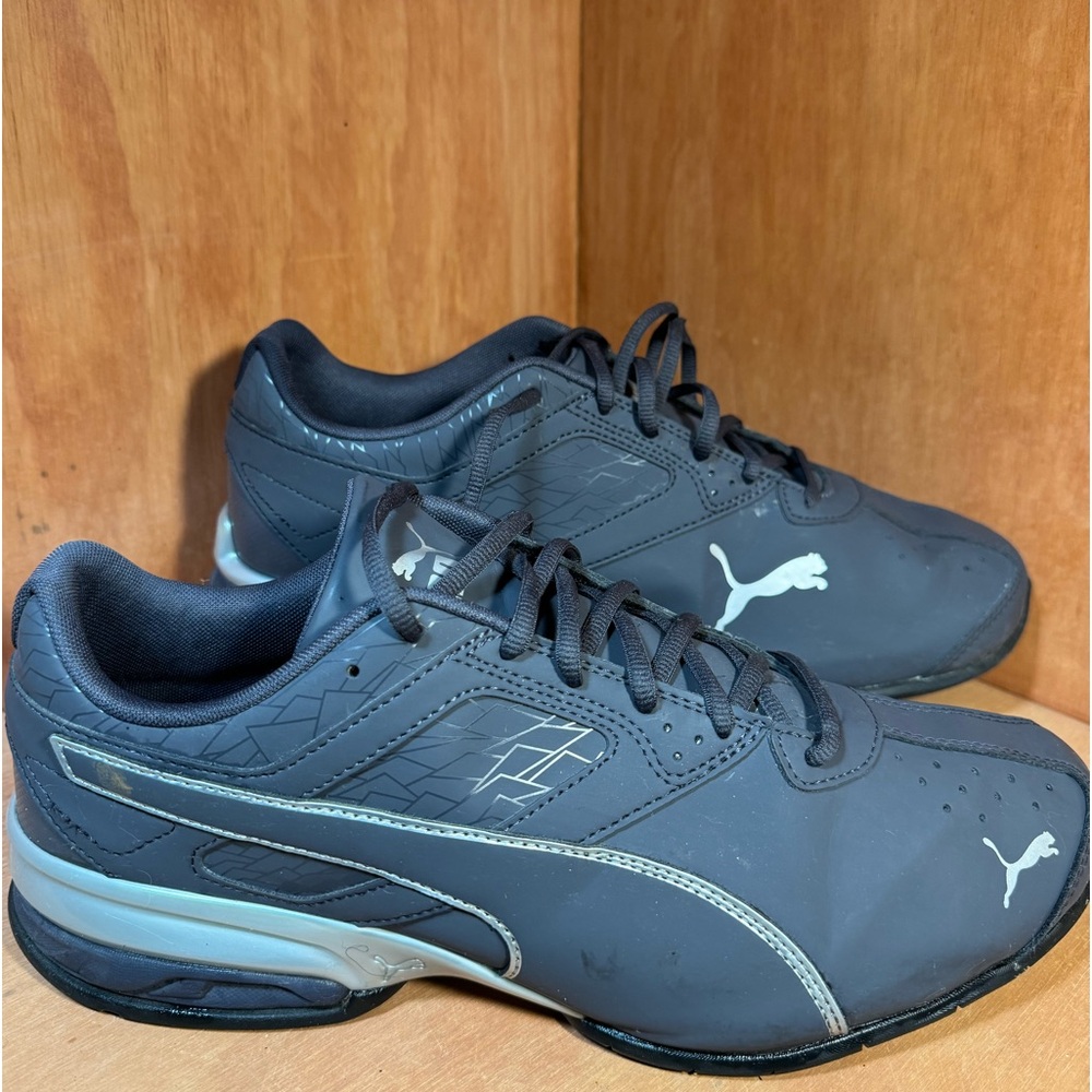 Puma Tazon Cross-Trainer with a modern look.
Great and Silver men’s 11 1/2